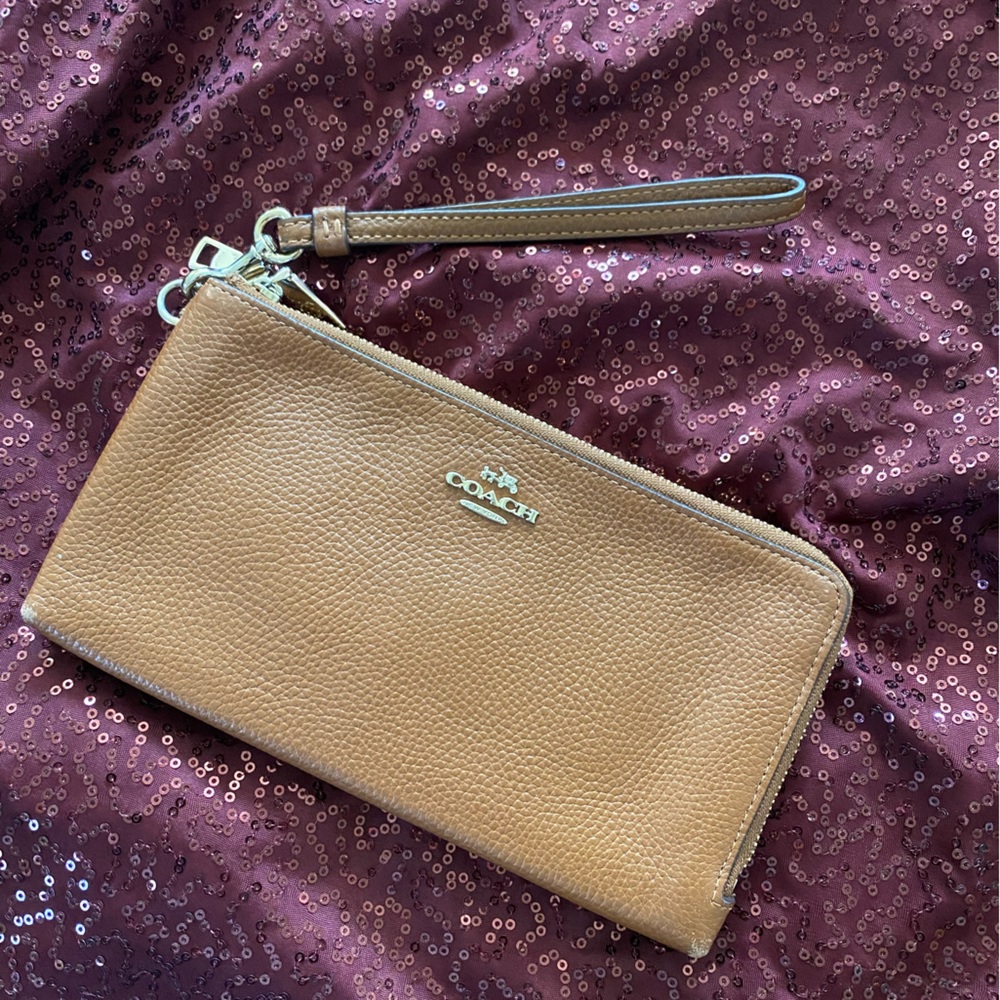 Coach wristlet clutch wallet two zip sections
